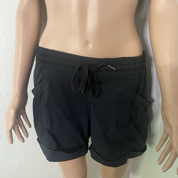 Lululemon Dance Studio Short -Size 8 Black-Good Condition - Picture 12 of 16